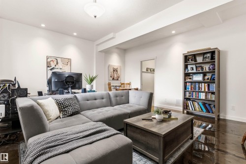 13868 110A Avenue Nw, Edmonton, AB - Indoor Photo Showing Living Room