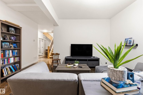 13868 110A Avenue Nw, Edmonton, AB - Indoor Photo Showing Other Room