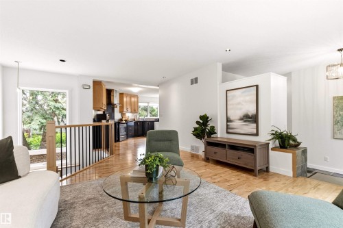 13868 110A Avenue Nw, Edmonton, AB - Indoor Photo Showing Living Room