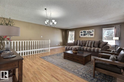 8146 27 Avenue Nw, Edmonton, AB - Indoor Photo Showing Living Room