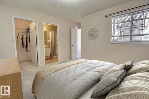 8146 27 Avenue Nw, Edmonton, AB - Indoor Photo Showing Bedroom