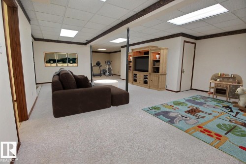 8146 27 Avenue Nw, Edmonton, AB - Indoor