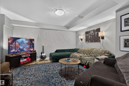 9328 175 Avenue Nw, Edmonton, AB - Indoor Photo Showing Living Room