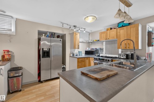 9328 175 Avenue Nw, Edmonton, AB - Indoor Photo Showing Kitchen With Double Sink