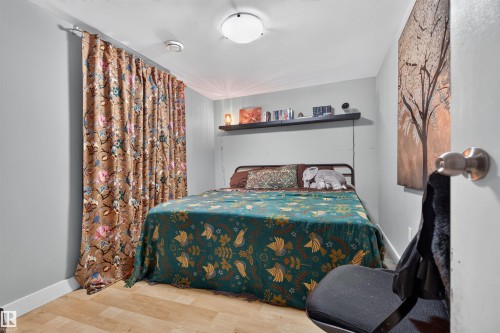 9328 175 Avenue Nw, Edmonton, AB - Indoor Photo Showing Bedroom