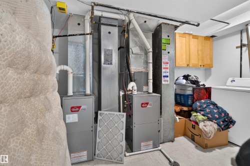 9328 175 Avenue Nw, Edmonton, AB - Indoor Photo Showing Other Room