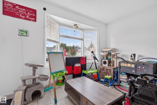 9328 175 Avenue Nw, Edmonton, AB - Indoor Photo Showing Other Room