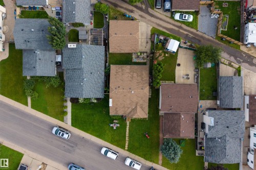 9328 175 Avenue Nw, Edmonton, AB - Outdoor