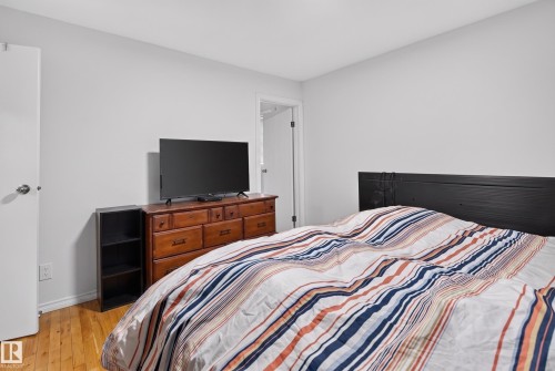 9328 175 Avenue Nw, Edmonton, AB - Indoor Photo Showing Bedroom