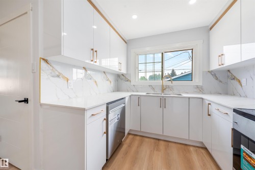 12023 137 Avenue Nw, Edmonton, AB - Indoor Photo Showing Kitchen