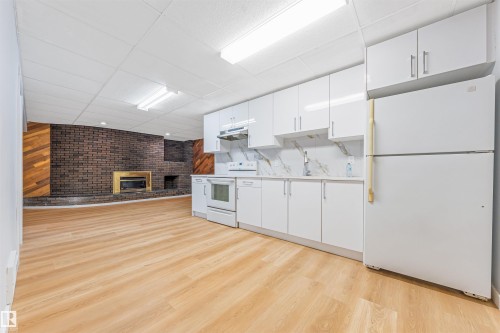 12023 137 Avenue Nw, Edmonton, AB - Indoor Photo Showing Kitchen