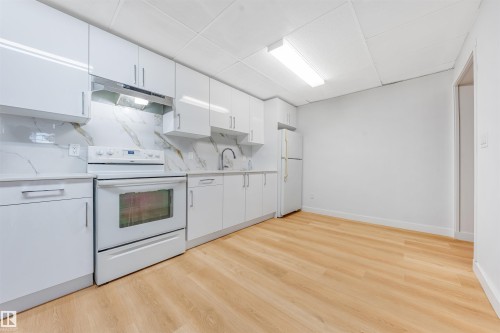 12023 137 Avenue Nw, Edmonton, AB - Indoor Photo Showing Kitchen