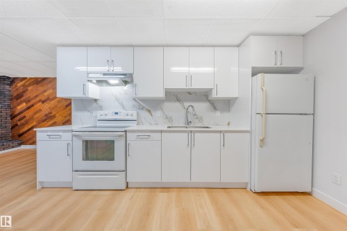 12023 137 Avenue Nw, Edmonton, AB - Indoor Photo Showing Kitchen