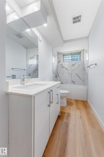 12023 137 Avenue Nw, Edmonton, AB - Indoor Photo Showing Bathroom