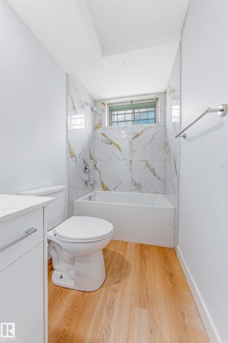 12023 137 Avenue Nw, Edmonton, AB - Indoor Photo Showing Bathroom