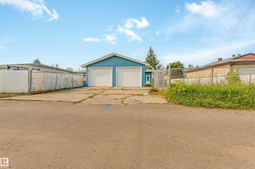 12023 137 Avenue Nw, Edmonton, AB - Outdoor