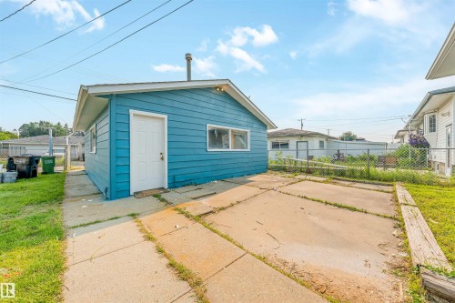 12023 137 Avenue Nw, Edmonton, AB - Outdoor