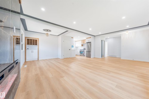 12023 137 Avenue Nw, Edmonton, AB - Indoor Photo Showing Other Room