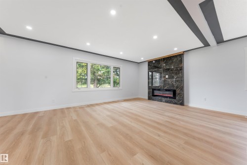 12023 137 Avenue Nw, Edmonton, AB - Indoor