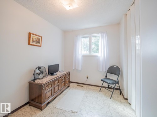 5647 137 Avenue Nw, Edmonton, AB - Indoor