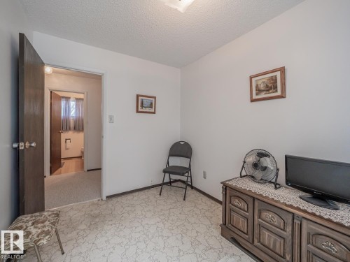 5647 137 Avenue Nw, Edmonton, AB - Indoor
