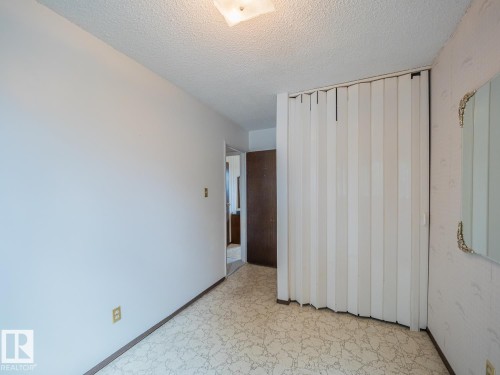 5647 137 Avenue Nw, Edmonton, AB - Indoor Photo Showing Other Room