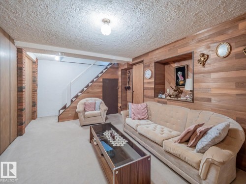 5647 137 Avenue Nw, Edmonton, AB - Indoor