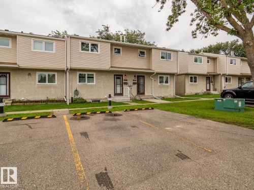 5647 137 Avenue Nw, Edmonton, AB - Outdoor With Facade