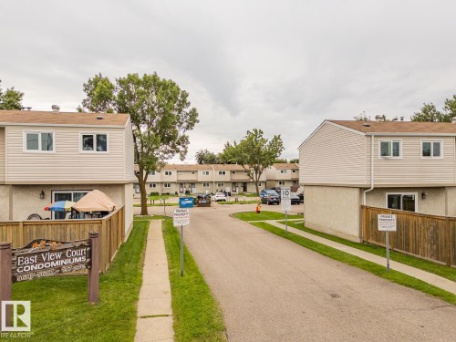 5647 137 Avenue Nw, Edmonton, AB - Outdoor