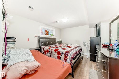 Bright room featuring wood-finish flooring, a white ceiling, and white painted walls - 2812 12 Street Nw, Edmonton, AB - Indoor Photo Showing Bedroom