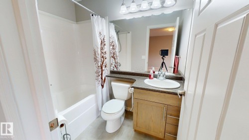 821 36A Avenue Nw, Edmonton, AB - Indoor Photo Showing Bathroom