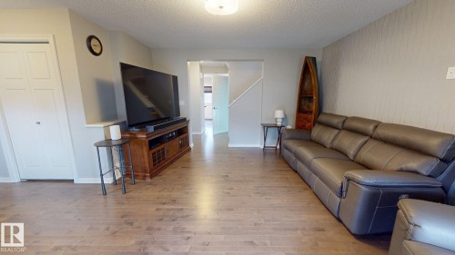 821 36A Avenue Nw, Edmonton, AB - Indoor Photo Showing Living Room