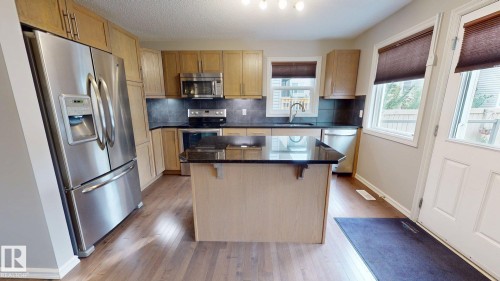821 36A Avenue Nw, Edmonton, AB - Indoor Photo Showing Kitchen