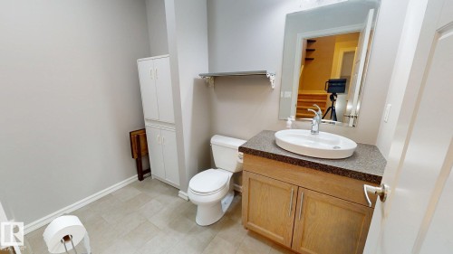821 36A Avenue Nw, Edmonton, AB - Indoor Photo Showing Bathroom