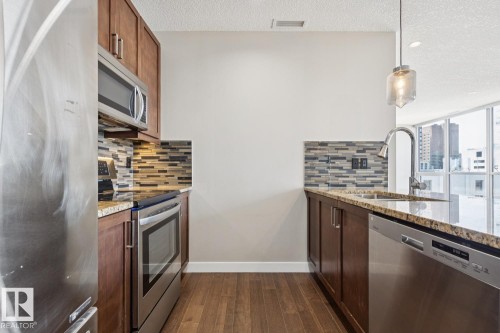 #808 10238 103 St Nw, Edmonton, AB - Indoor Photo Showing Kitchen With Upgraded Kitchen