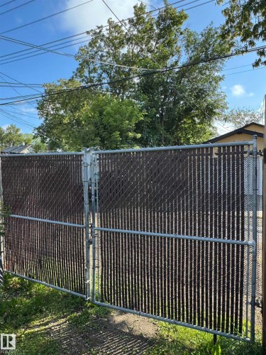 Chain link fencing with privacy slats - 11147 97 Street Nw, Edmonton, AB - Outdoor