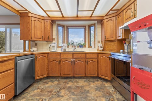 4705 Beckett Rd, Drayton Valley, AB - Indoor Photo Showing Kitchen