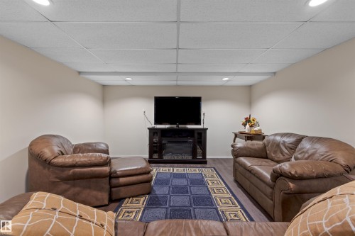 4705 Beckett Rd, Drayton Valley, AB - Indoor
