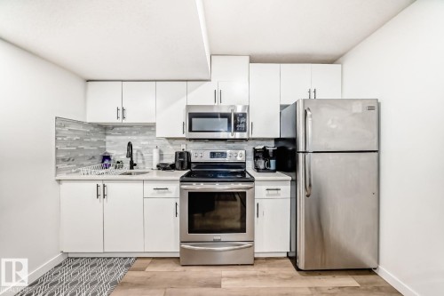 17764 73 Street Nw, Edmonton, AB - Indoor Photo Showing Kitchen With Stainless Steel Kitchen