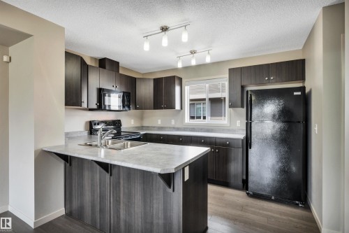 #33 1816 Rutherford Rd Sw, Edmonton, AB - Indoor Photo Showing Kitchen With Double Sink