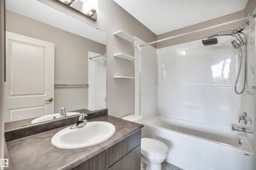 #33 1816 Rutherford Rd Sw, Edmonton, AB - Indoor Photo Showing Bathroom