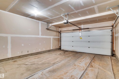 #33 1816 Rutherford Rd Sw, Edmonton, AB - Indoor Photo Showing Garage