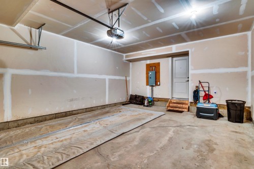 #33 1816 Rutherford Rd Sw, Edmonton, AB - Indoor Photo Showing Garage