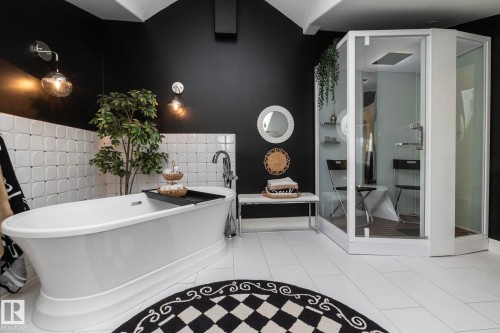 #304 14 Mission Av, St. Albert, AB - Indoor Photo Showing Bathroom