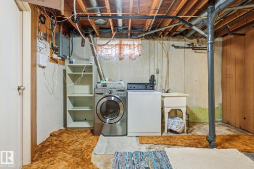 14 Brampton Street, Spruce Grove, AB - Indoor Photo Showing Laundry Room