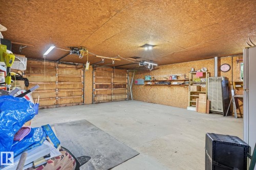 14 Brampton Street, Spruce Grove, AB - Indoor Photo Showing Garage