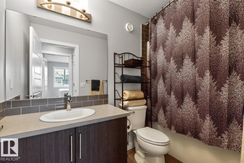 384 Stout Lane, Leduc, AB - Indoor Photo Showing Bathroom