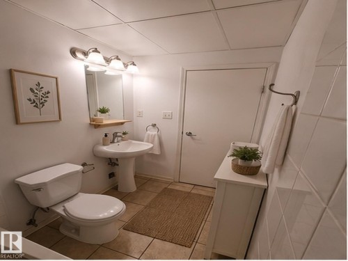 #807 10024 Jasper Av Nw, Edmonton, AB - Indoor Photo Showing Bathroom