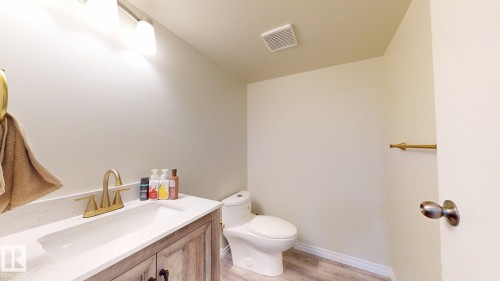 #45 4403 Riverbend Rd Nw, Edmonton, AB - Indoor Photo Showing Bathroom