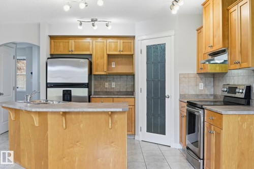 10719 8 Avenue Sw, Edmonton, AB - Indoor Photo Showing Kitchen